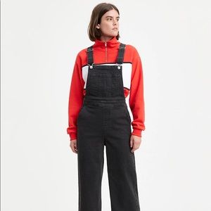 Levi’s Wide Leg Ribcage Overalls (XS)